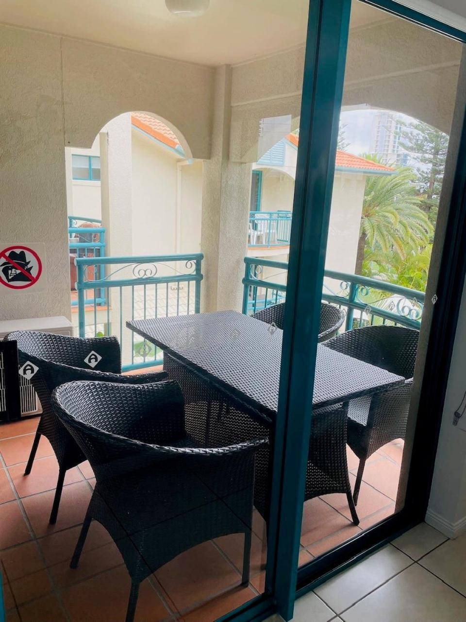 Aruba Beach Resort Broadbeach Exterior foto